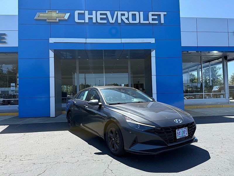 2021 Hyundai Elantra SEL in Grey — front three-quarter view