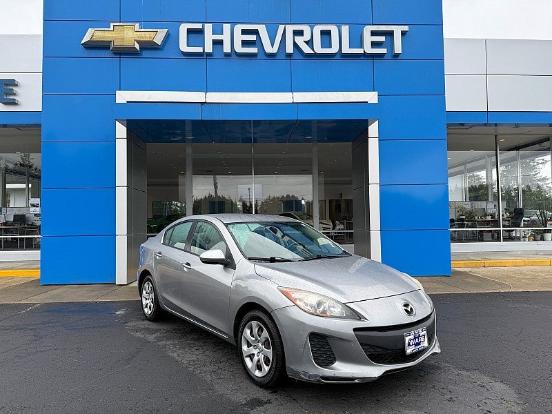 2013 Mazda Mazda3 i SV in Silver — front three-quarter view